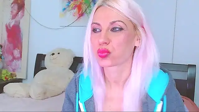 HoneyLara online show from November 2025 08:11:02 PM