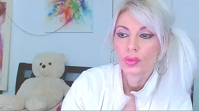 HoneyLara online show from February 2026 11:35:01 PM