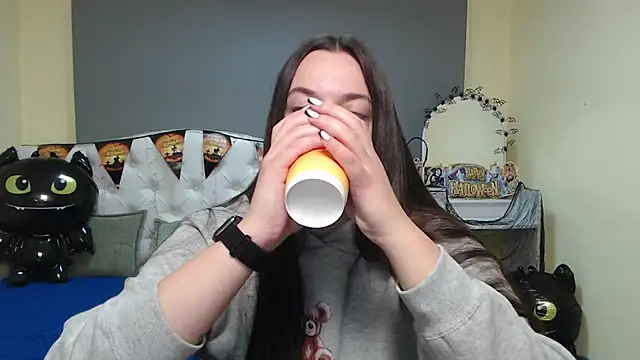 Snapshot of MilanaPrice chatting on October 2025 05:15:01 AM MilanaPrice online show from October 2025 05:15:01 AM