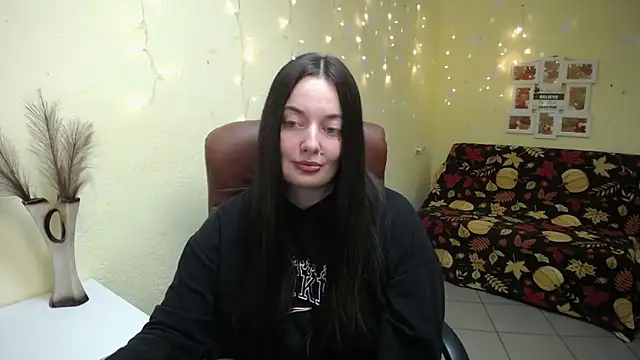 Snapshot of MilanaPrice chatting on November 2025 06:30:01 PM MilanaPrice online show from November 2025 06:30:01 PM