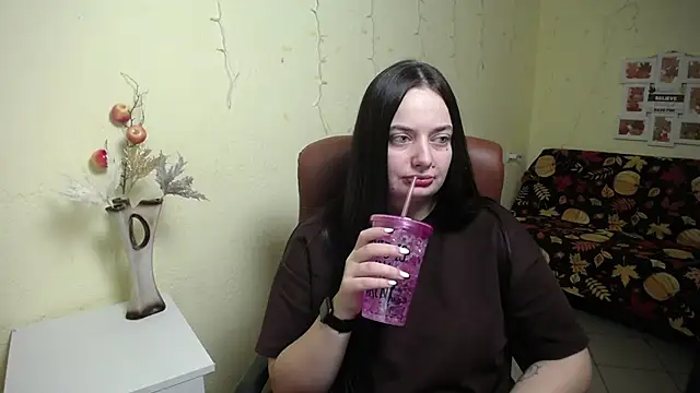 Snapshot of MilanaPrice chatting on November 2025 06:15:01 PM MilanaPrice online show from November 2025 06:15:01 PM