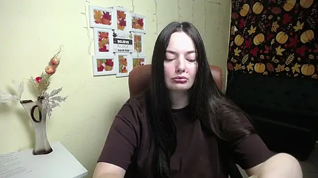 Snapshot of MilanaPrice chatting on November 2025 06:23:02 AM MilanaPrice online show from November 2025 06:23:02 AM