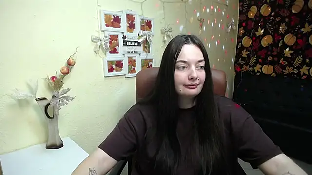 Snapshot of MilanaPrice chatting on November 2025 06:30:02 PM MilanaPrice online show from November 2025 06:30:02 PM