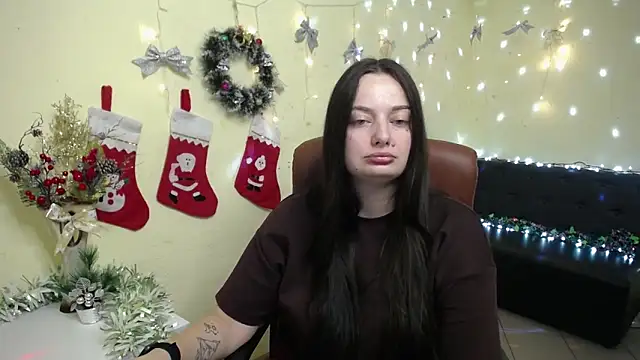 Snapshot of MilanaPrice chatting on December 2025 07:31:01 PM MilanaPrice online show from December 2025 07:31:01 PM