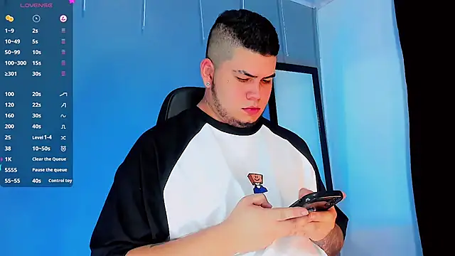 Snapshot of Thomas_chubbyxhot chatting on January 2025 10:05:01 AM Thomas chubbyxhot online show from January 2025 10:05:01 AM