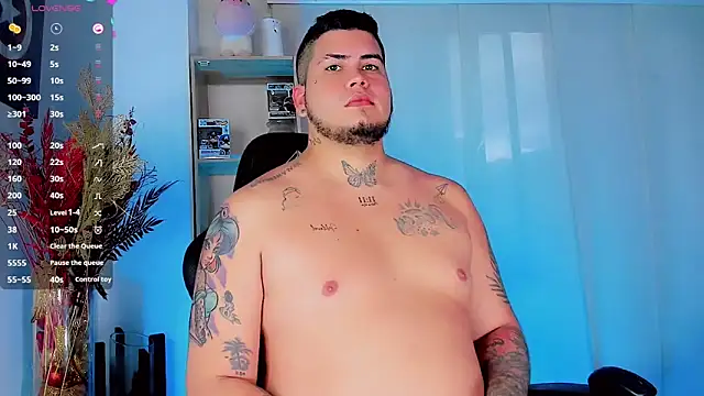 Snapshot of Thomas_chubbyxhot chatting on February 2025 10:33:01 PM Thomas chubbyxhot online show from February 2025 10:33:01 PM