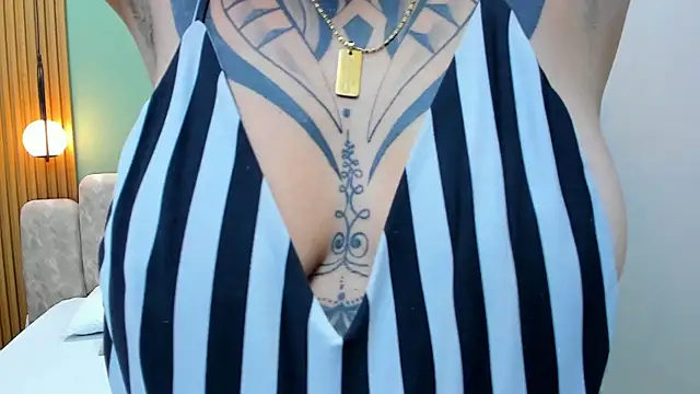 Snapshot of NicoleBlum chatting on March 2025 04:46:01 PM NicoleBlum online show from March 2025 04:46:01 PM