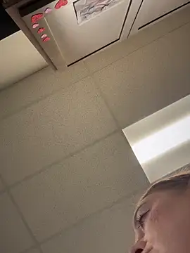 cinnatitties online show from October 2025 06:45:02 PM