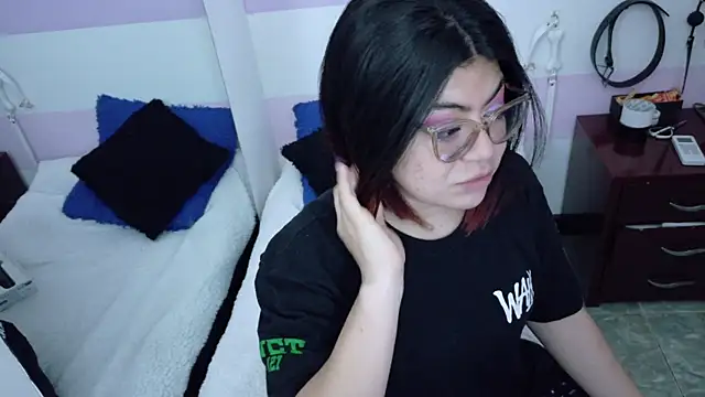 Snapshot of Catwhite_ chatting on November 2025 01:32:02 PM Catwhite online show from November 2025 01:32:02 PM