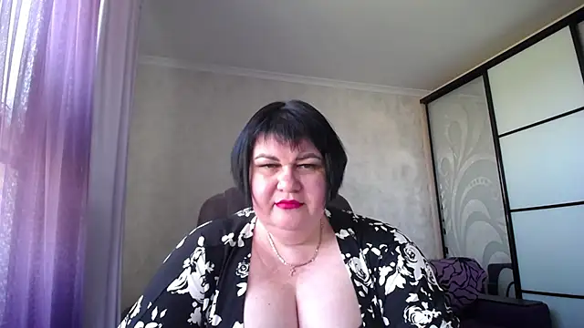 Snapshot of JuicyLady_Di chatting on May 2026 11:17:02 AM JuicyLady Di online show from May 2026 11:17:02 AM