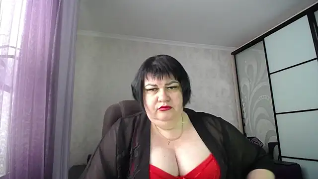 Snapshot of JuicyLady_Di chatting on May 2026 05:01:02 AM JuicyLady Di online show from May 2026 05:01:02 AM