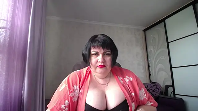 Snapshot of JuicyLady_Di chatting on May 2026 05:25:03 AM JuicyLady Di online show from May 2026 05:25:03 AM