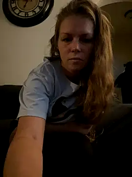 Snapshot of bustybunny25 chatting on October 2025 03:44:01 PM bustybunny25 online show from October 2025 03:44:01 PM