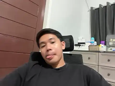 kevinthehottest online show from October 2025 06:49:02 PM