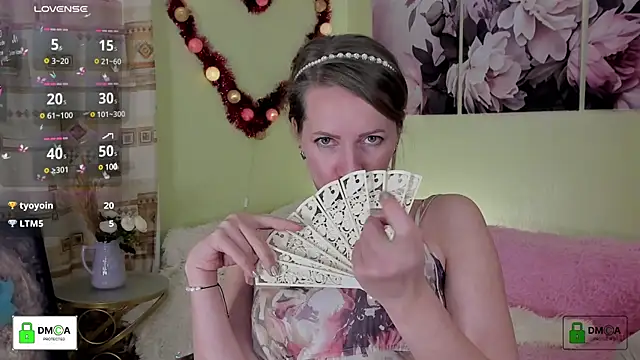 Snapshot of Queenymel chatting on January 2025 08:15:02 PM Queenymel online show from January 2025 08:15:02 PM