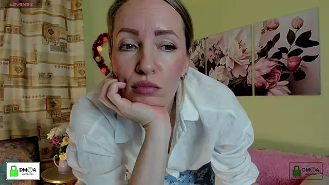 Snapshot of Queenymel chatting on January 2025 03:58:01 PM Queenymel online show from January 2025 03:58:01 PM