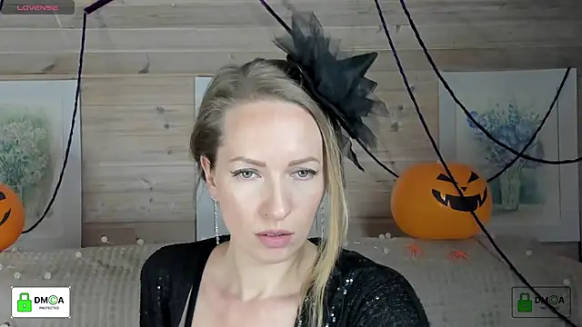 Snapshot of Queenymel chatting on October 2025 03:35:02 PM Queenymel online show from October 2025 03:35:02 PM