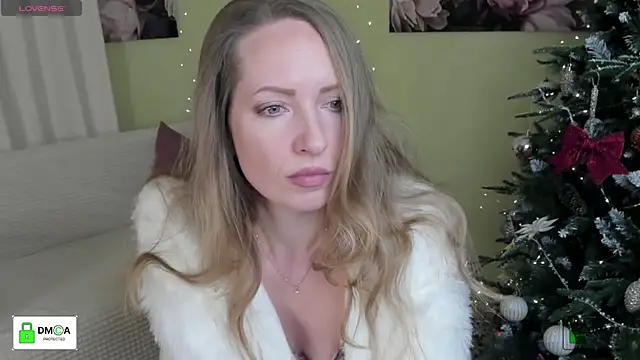 Snapshot of Queenymel chatting on January 2026 04:01:02 PM Queenymel online show from January 2026 04:01:02 PM