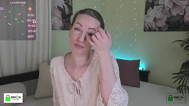 Snapshot of Queenymel chatting on February 2026 03:15:02 PM Queenymel online show from February 2026 03:15:02 PM