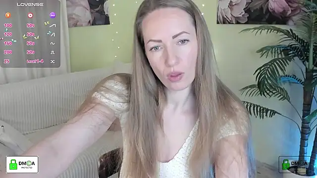 Snapshot of Queenymel chatting on February 2026 05:14:01 PM Queenymel online show from February 2026 05:14:01 PM