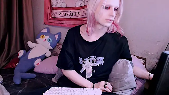 Snapshot of Alien_Bella chatting on December 2025 02:57:02 PM Alien Bella online show from December 2025 02:57:02 PM