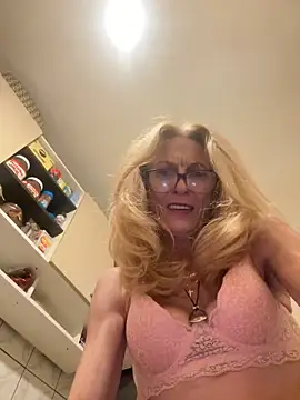 Snapshot of adella13 chatting on January 2025 02:28:02 PM adella13 online show from January 2025 02:28:02 PM