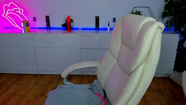 Kamilla Hot online show from November 2025 06:59:02 PM