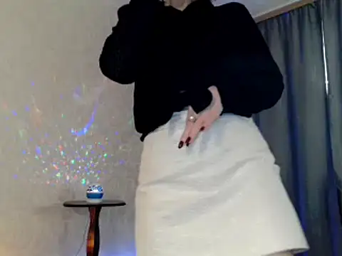 Snapshot of elenaza chatting on November 2025 10:05:01 AM elenaza online show from November 2025 10:05:01 AM