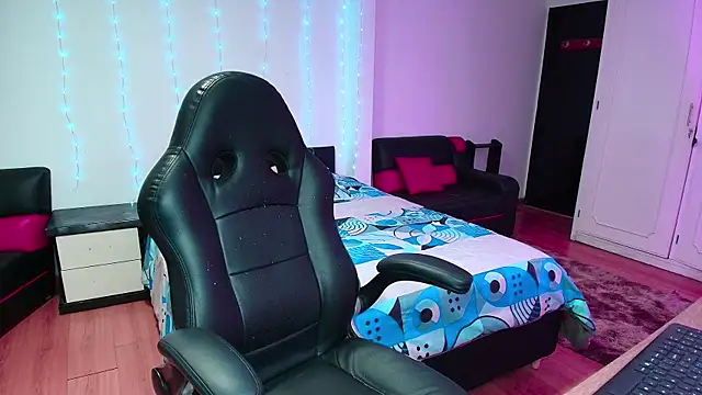 yesie hot online show from December 2025 12:27:01 AM