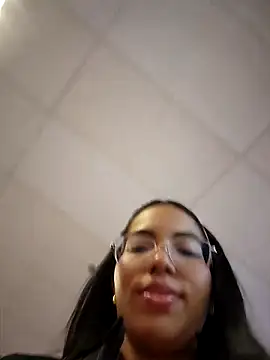 Snapshot of SheenaBrooke chatting on October 2025 08:31:01 PM SheenaBrooke online show from October 2025 08:31:01 PM