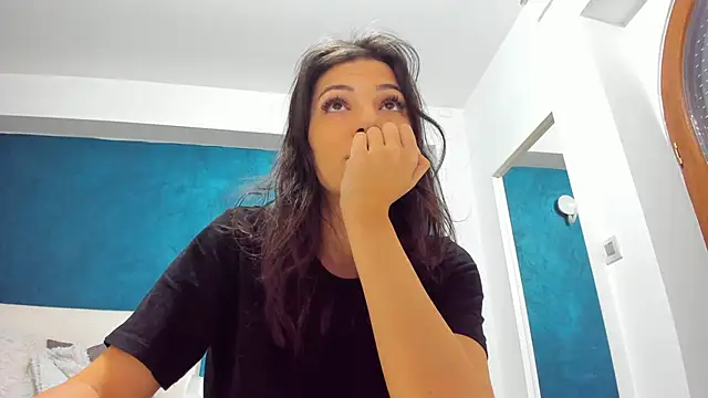 Anna Lewis online show from February 2025 09:48:01 AM