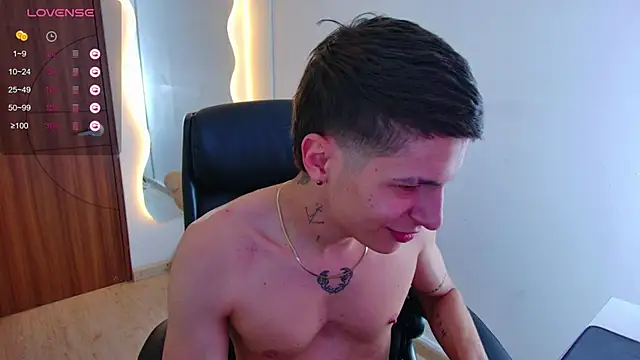 Snapshot of harrisoncuper chatting on December 2024 10:45:01 PM harrisoncuper online show from December 2024 10:45:01 PM