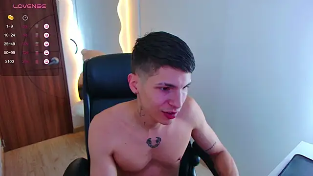 Snapshot of harrisoncuper chatting on January 2025 11:11:01 PM harrisoncuper online show from January 2025 11:11:01 PM