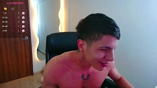 Snapshot of harrisoncuper chatting on March 2025 01:02:02 AM harrisoncuper online show from March 2025 01:02:02 AM