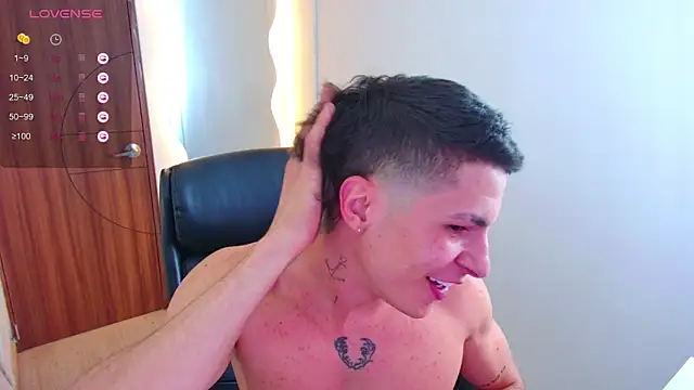 Snapshot of harrisoncuper chatting on December 2025 10:16:02 PM harrisoncuper online show from December 2025 10:16:02 PM