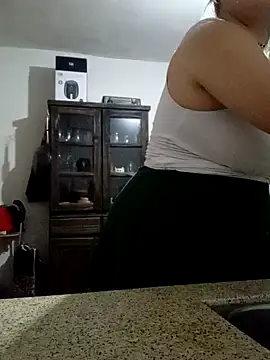 Snapshot of La_pauli_latina chatting on April 2026 01:59:02 AM La pauli latina online show from April 2026 01:59:02 AM