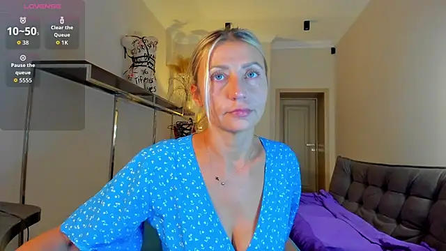 ZoeGrant online show from September 2025 07:47:02 PM