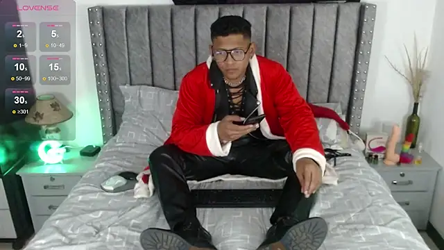 Snapshot of TomLover_12 chatting on December 2024 09:40:02 PM TomLover 12 online show from December 2024 09:40:02 PM