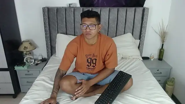 Snapshot of TomLover_12 chatting on December 2024 05:03:01 PM TomLover 12 online show from December 2024 05:03:01 PM