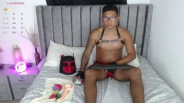 Snapshot of TomLover_12 chatting on January 2025 01:11:01 AM TomLover 12 online show from January 2025 01:11:01 AM