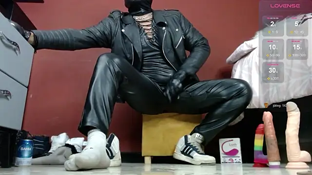 Snapshot of TomLover_12 chatting on January 2025 03:01:02 AM TomLover 12 online show from January 2025 03:01:02 AM