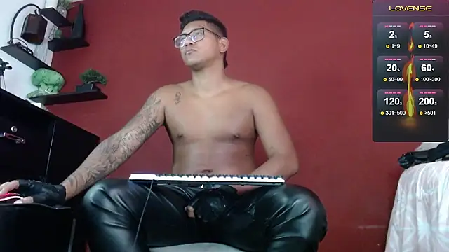 Snapshot of TomLover_12 chatting on February 2025 04:18:02 PM TomLover 12 online show from February 2025 04:18:02 PM