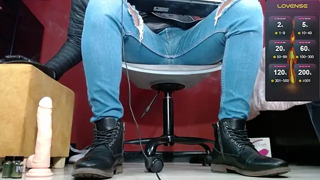 Snapshot of TomLover_12 chatting on February 2025 03:45:02 PM TomLover 12 online show from February 2025 03:45:02 PM