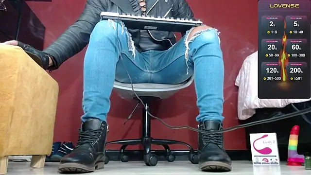 Snapshot of TomLover_12 chatting on February 2025 12:05:02 PM TomLover 12 online show from February 2025 12:05:02 PM