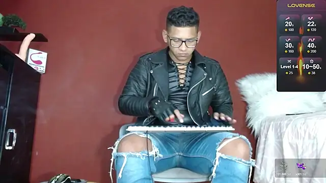 Snapshot of TomLover_12 chatting on February 2025 10:24:02 AM TomLover 12 online show from February 2025 10:24:02 AM