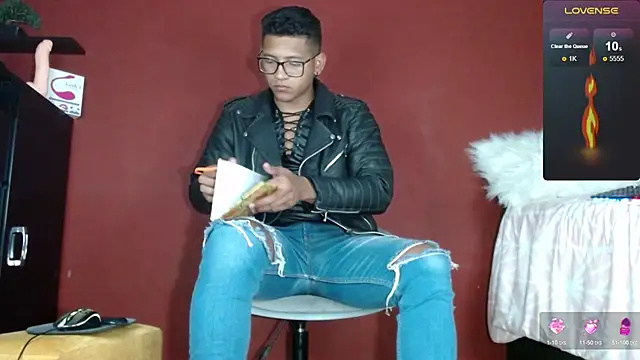 Snapshot of TomLover_12 chatting on February 2025 11:41:01 PM TomLover 12 online show from February 2025 11:41:01 PM