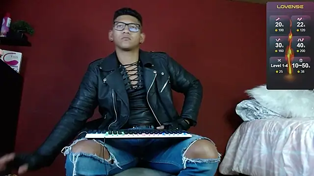 Snapshot of TomLover_12 chatting on February 2025 11:13:02 AM TomLover 12 online show from February 2025 11:13:02 AM