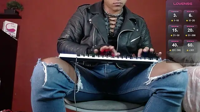 Snapshot of TomLover_12 chatting on March 2025 12:04:01 PM TomLover 12 online show from March 2025 12:04:01 PM