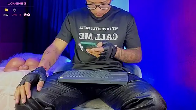 Snapshot of TomLover_12 chatting on October 2025 11:35:02 PM TomLover 12 online show from October 2025 11:35:02 PM