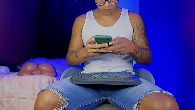 Snapshot of TomLover_12 chatting on October 2025 12:19:01 AM TomLover 12 online show from October 2025 12:19:01 AM